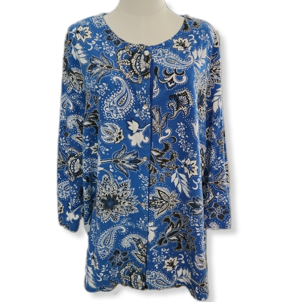 Onque Woman Floral Blue White and Black Women's Top 2X